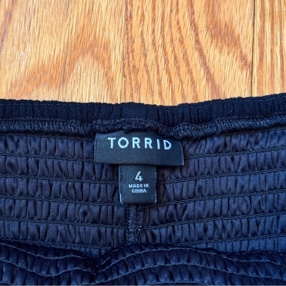 Torrid Women’s Black Crinkle Gauze Smocked Tank Top Size 4X - Picture 9 of 12